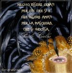 "Dentro una maschera"