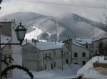 Nel sorriso di neve di un paesaggio bambino