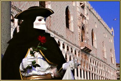 Dietro la maschera