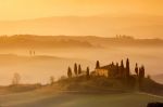 Sera in un casolare in collina