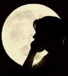 Fuori dalla luna