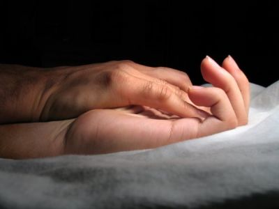 Stringi la mano