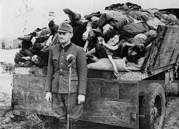Sotto il mirino dell’ombra “ad Auschwitz”