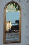 Nello specchio