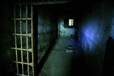 Davanti al carcere