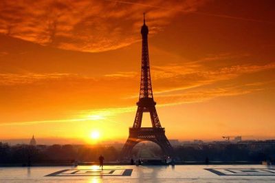 Parigi oggi brucia