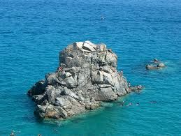 L'onda, lo scoglio