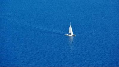 Il mare è una tavola blu